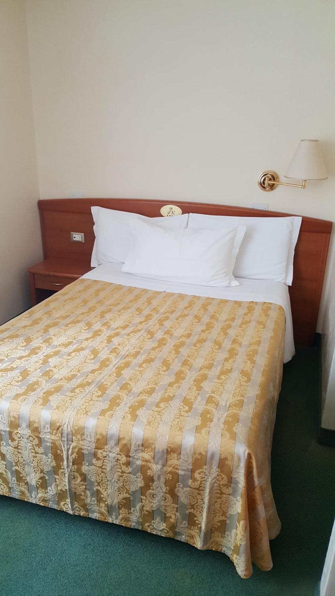 Hotel Arizona لينانو سابيادورو الغرفة الصورة